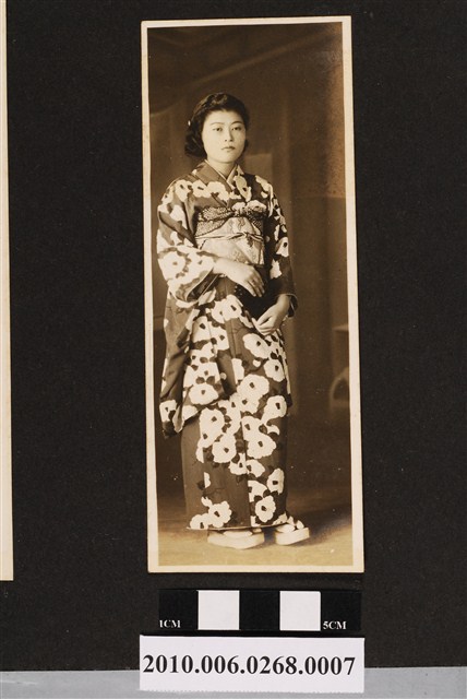 和服女子獨照 (共1張)