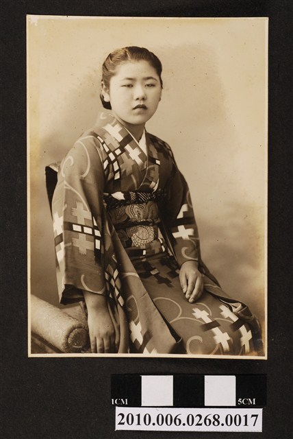 和服女子獨照 (共1張)