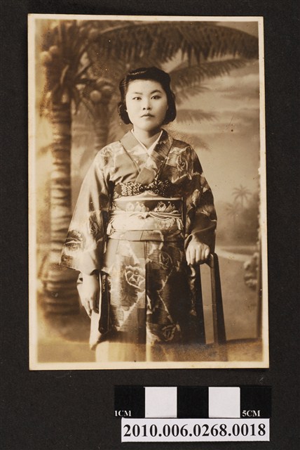 和服女子獨照 (共1張)