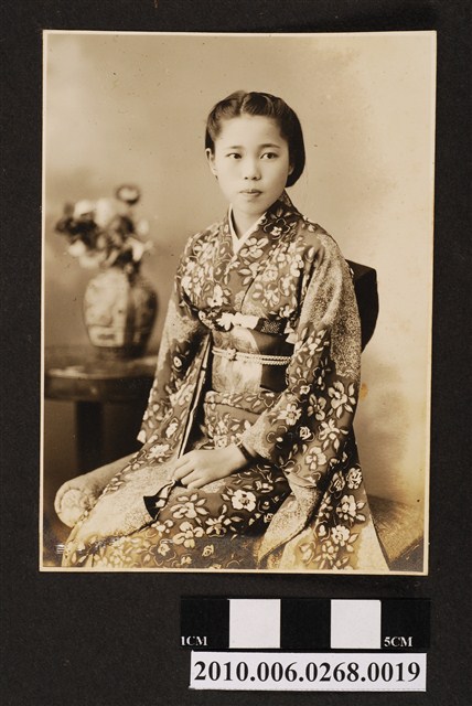和服女子獨照 (共1張)