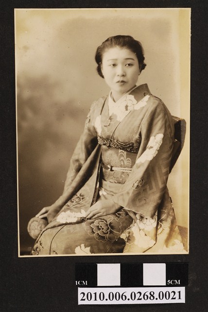 和服女子獨照 (共1張)