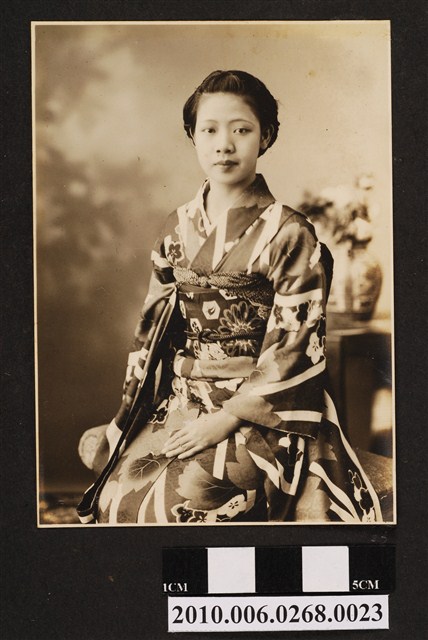 和服女子獨照 (共1張)