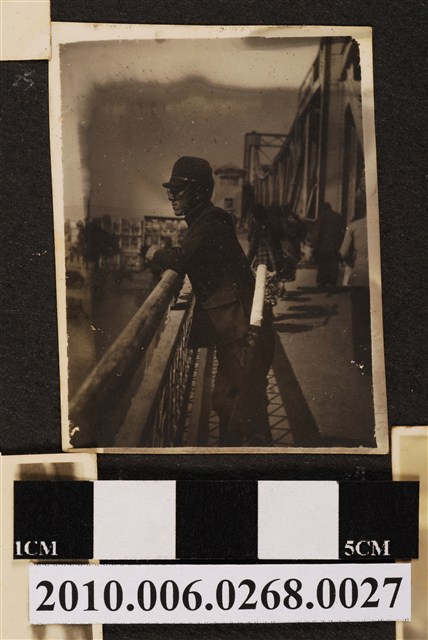 男子側面照 (共1張)