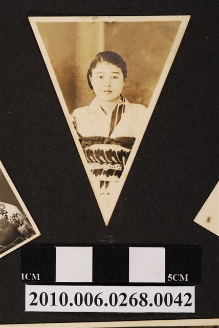 和服女子獨照 (共1張)