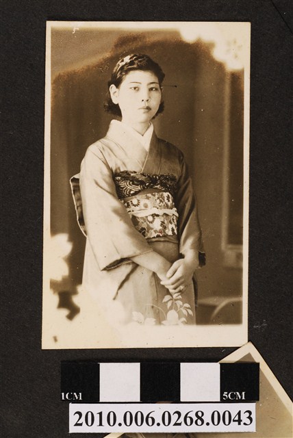 和服女子獨照 (共1張)