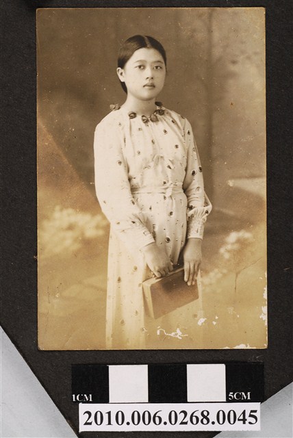 女子獨照 (共1張)