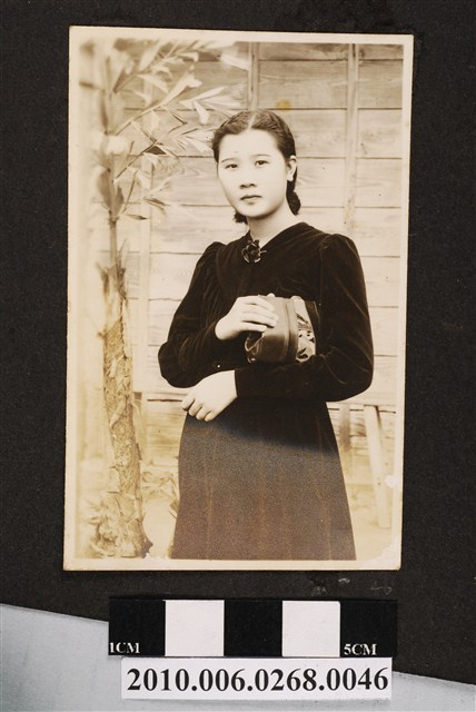 女子獨照 (共1張)