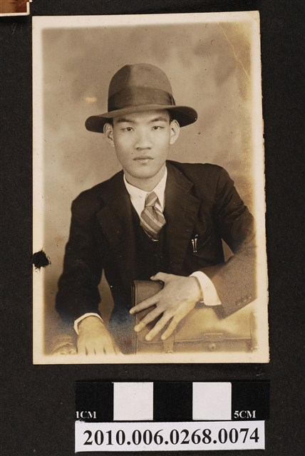 男子獨照 (共1張)