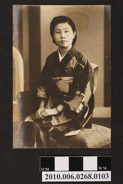 和服女子獨照 (共1張)