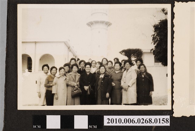 鵝鑾鼻燈塔前合照 (共1張)