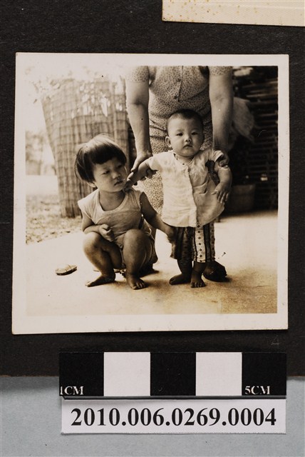 二童合照 (共1張)