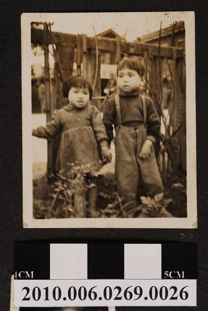 二童合照 (共1張)