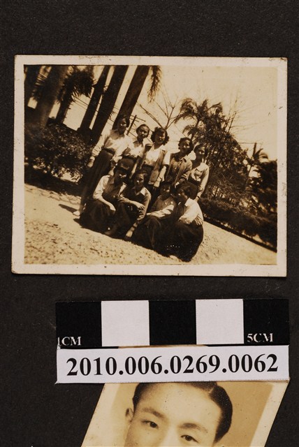 九人合照 (共1張)