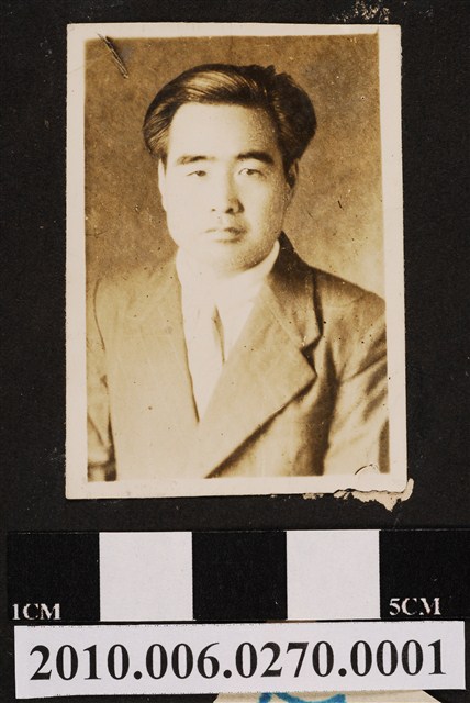 皮子寮國民學校教師李恩堂個人照 (共1張)