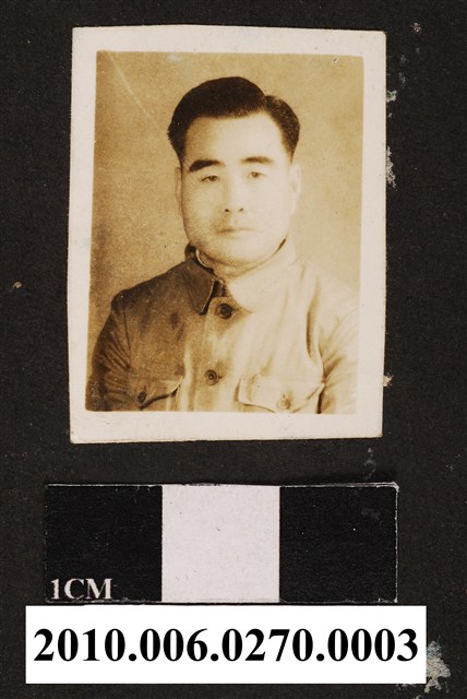 皮子寮國民學校教師李恩堂個人照 (共1張)