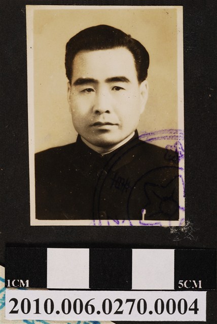 民國40年元旦皮子寮國民學校教師李恩堂個人照 (共2張)