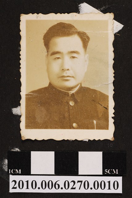 皮子寮國民學校教師李恩堂個人照 (共1張)