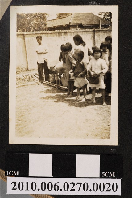 皮子寮國民學校學童活動照之一 (共1張)