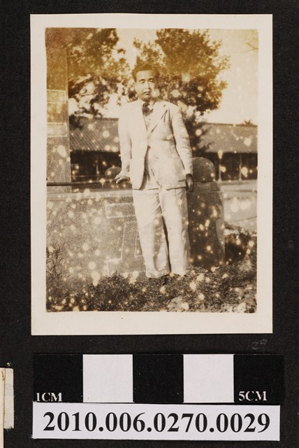 皮子寮國民學校教師李恩堂個人照 (共1張)