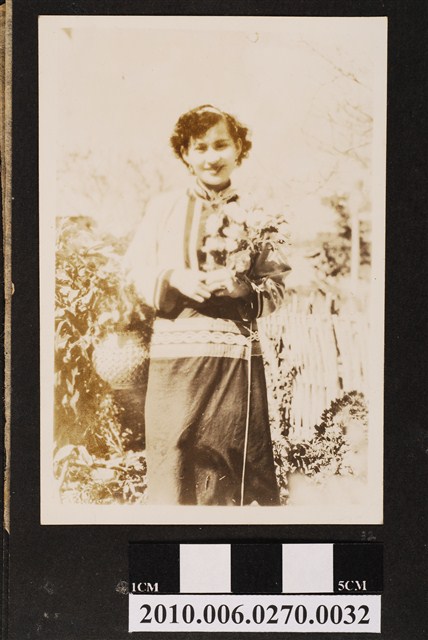 臺灣原住民族女子個人照 (共1張)