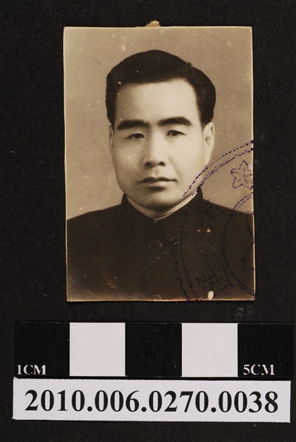 皮子寮國民學校教師李恩堂個人照 (共1張)