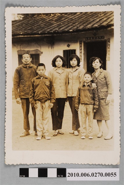 民國60年1月1日家庭合照 (共2張)