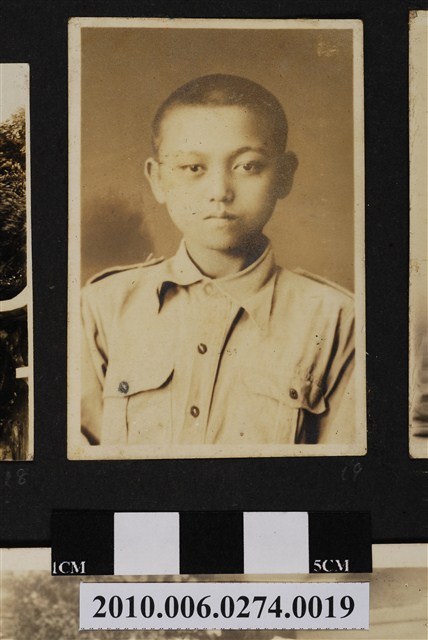 穿制服男子獨照 (共1張)