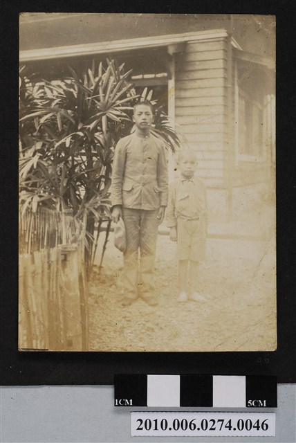 兩名男孩合照 (共1張)