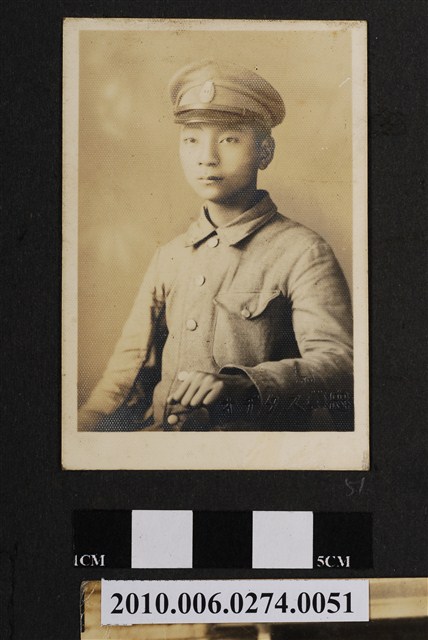 短髮男子獨照 (共1張)