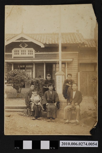 六人於國旗揭揚臺合照 (共1張)