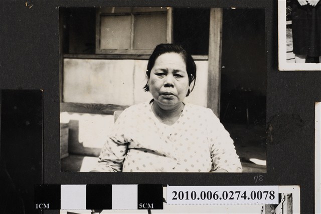 盤髮女子獨照 (共1張)