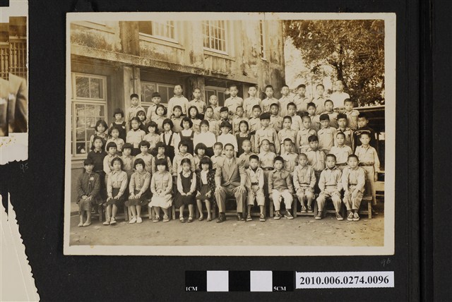 民國47年1月師生團體照 (共1張)