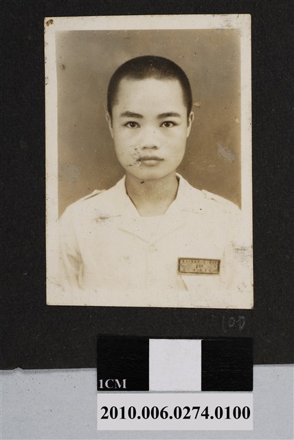 短髮平頭男子大頭照 (共1張)