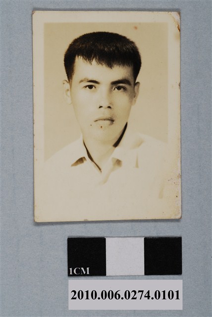 短髮平頭男子大頭照 (共2張)