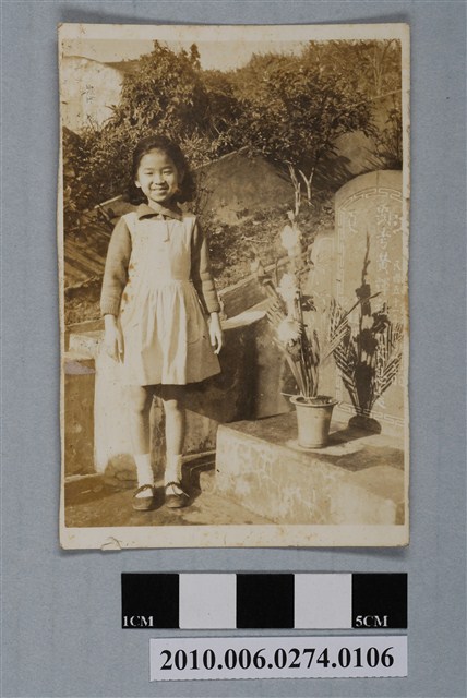 短髮女童獨照 (共2張)