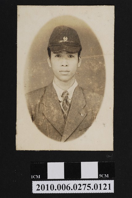 男子獨照 (共2張)