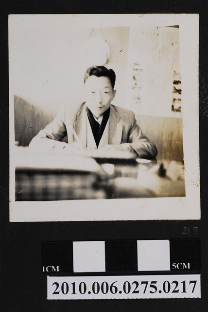 男子獨照 (共2張)