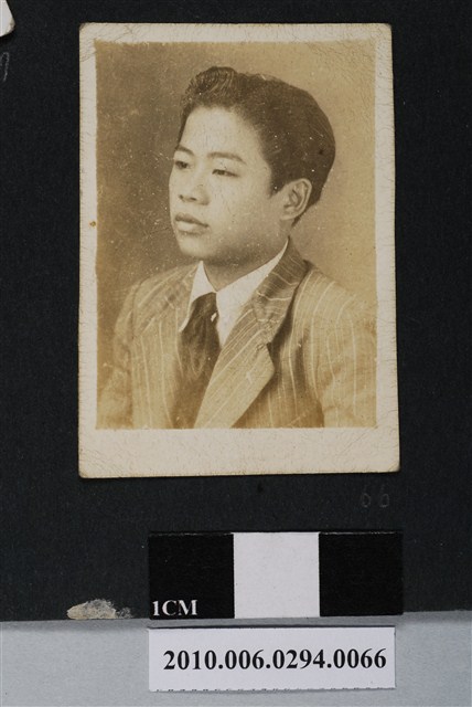 男子獨照 (共1張)