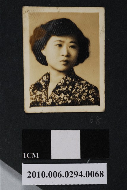 女子獨照 (共1張)