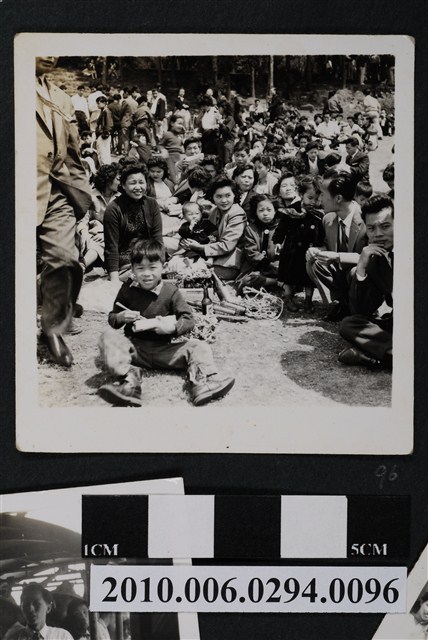 群眾於草地用餐剪影2 (共1張)