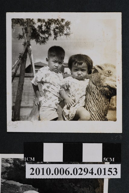 二童合照 (共1張)