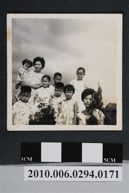 九人合照 (共1張)