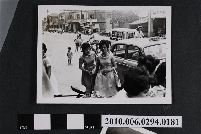 三人下車剪影 (共1張)