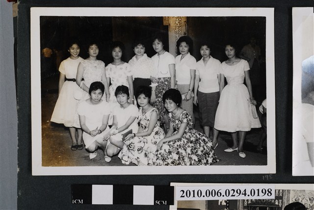 十二人合照 (共1張)