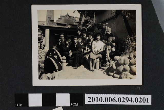 八人合照 (共1張)