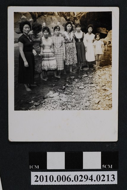 八人合照 (共1張)