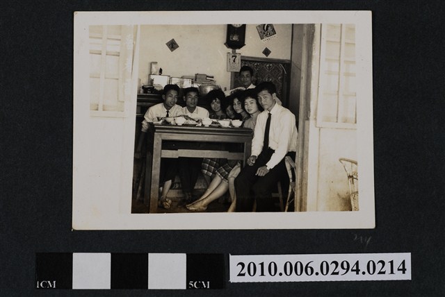 八人聚餐照 (共1張)