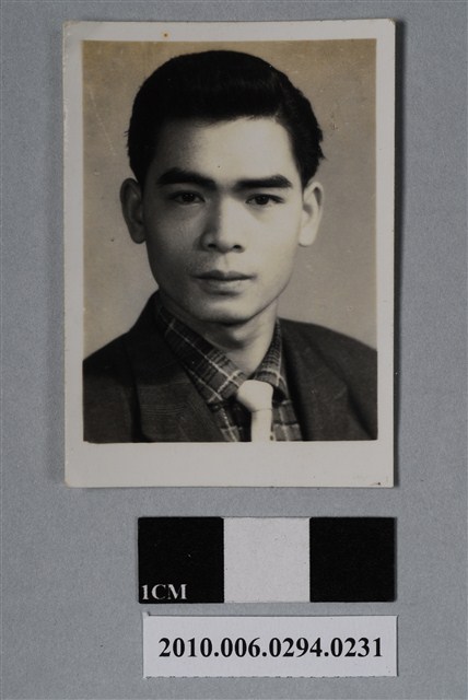 男子獨照 (共2張)