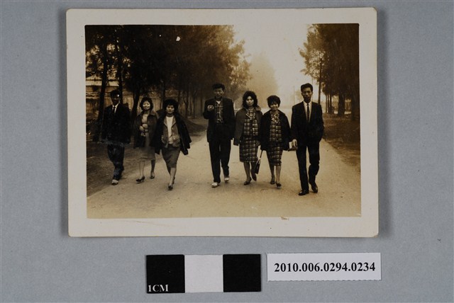 七人合照 (共2張)