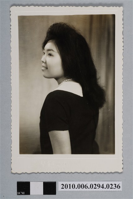 女子獨照 (共2張)